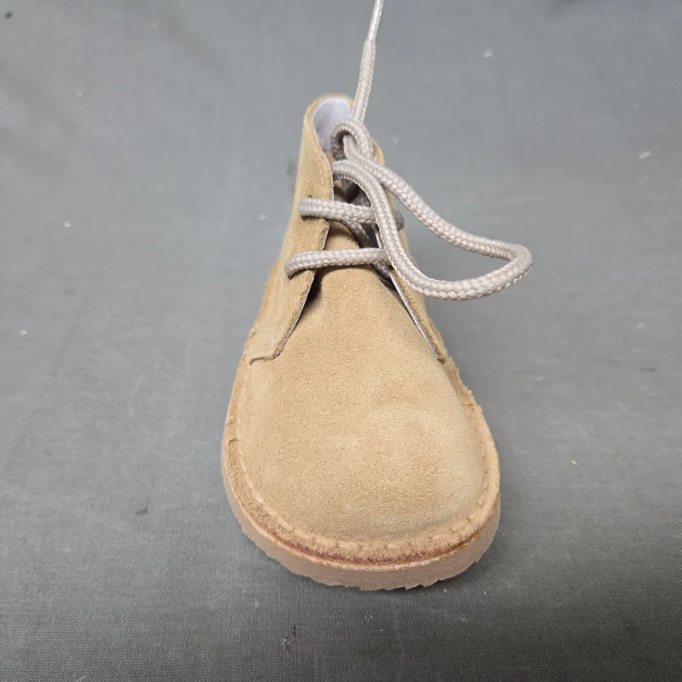 BOXED PAIR OF PISAMONAS KID'S SHOES IN TAN EU SIZE 23