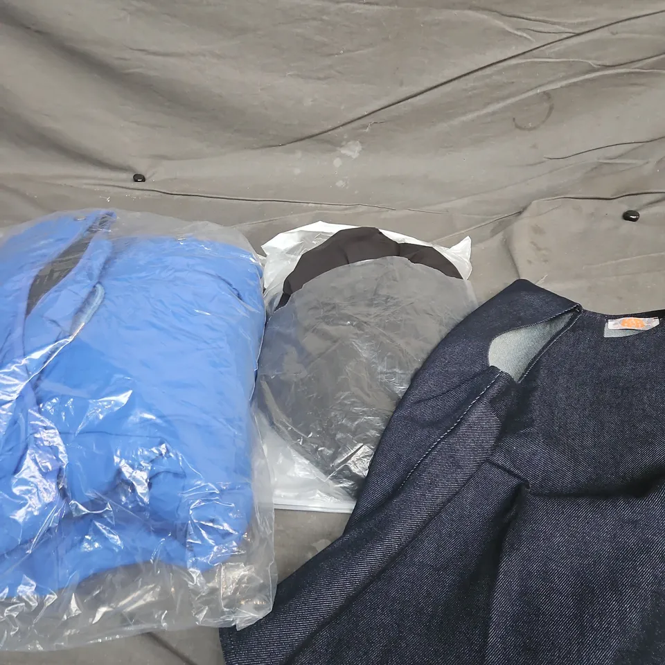 APPROXIMATELY 20 ASSORTED CLOTHING PRODUCTS IN VARIOUS STYLES & SIZES TO INCLUDE JACKETS, T-SHIRTS, DRESSES ETC