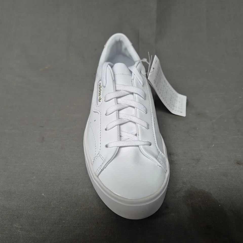 BRAND NEW BOXED PAIR OF ADIDAS WOMEN'S SLEEK SHOES IN WHITE UK SIZE 5.5