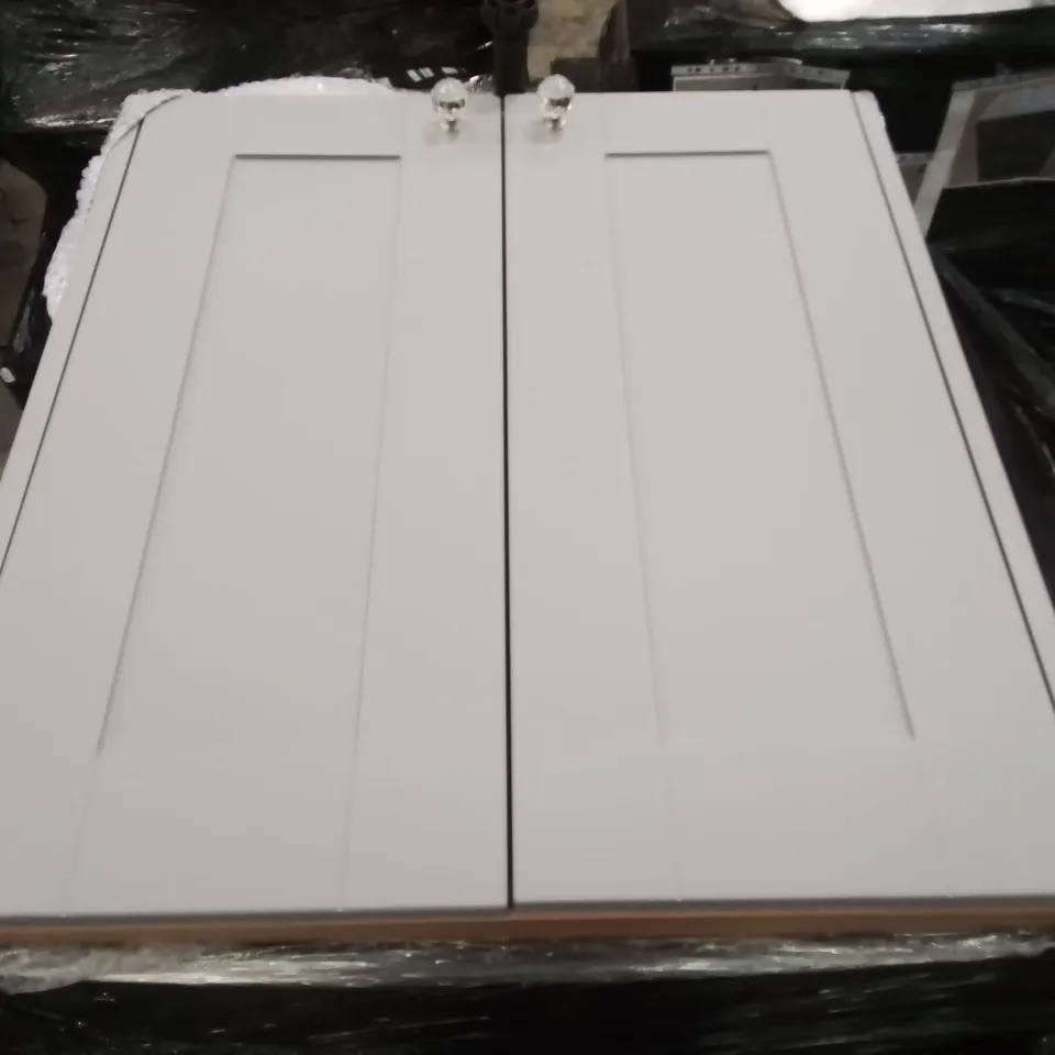 PALLET OF ASSORTED BATHROOM CABINETS AND FITTINGS