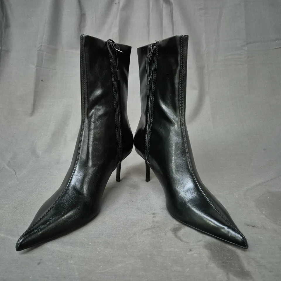 PAIR OF ZARA POINTED TOE HEELED ANKLE BOOTS IN BLACK EU SIZE 38