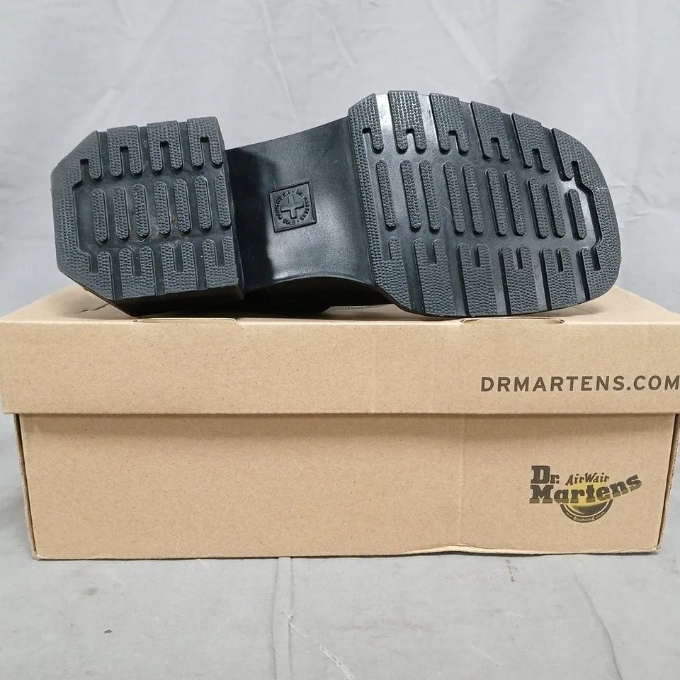 BOXED PAIR OF DR MARTENS SHOES IN BLACK SIZE UK 5