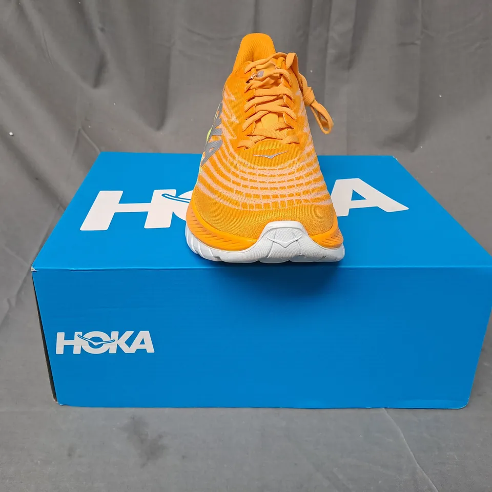 BOXED PAIR OF HOKA M MACH 5 SHOES IN ORANGE/YELLOW UK SIZE 10