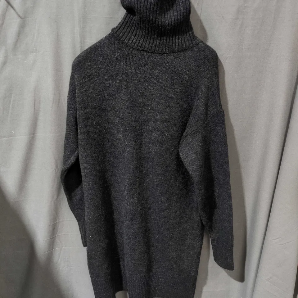 DARK GREY CHUNKY KNIT ROLL-NECK JUMPER – SIZE S