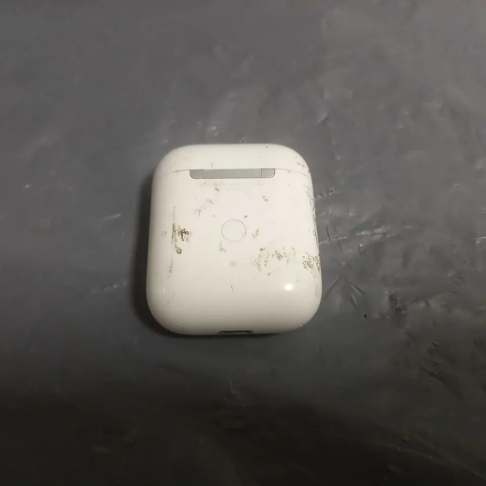 APPLE AIR PODS FIRST GEN IN WHITE 
