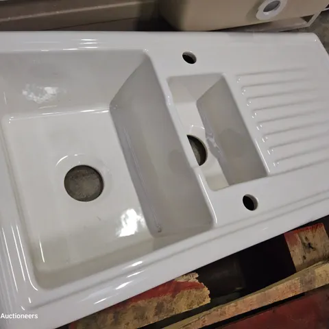 WHITE CERAMIC 1.5 BOWL SINK & DRAINER
