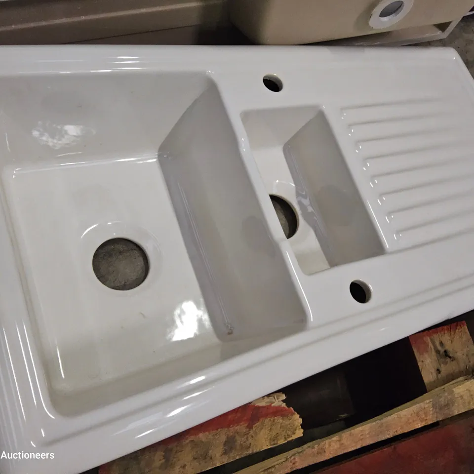 WHITE CERAMIC 1.5 BOWL SINK & DRAINER