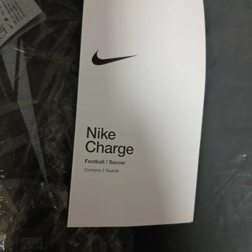 NIKE CHARGE FOOTBALL/SOCCER SHIN GUARDS – XL (CONTAINS 2 GUARDS)