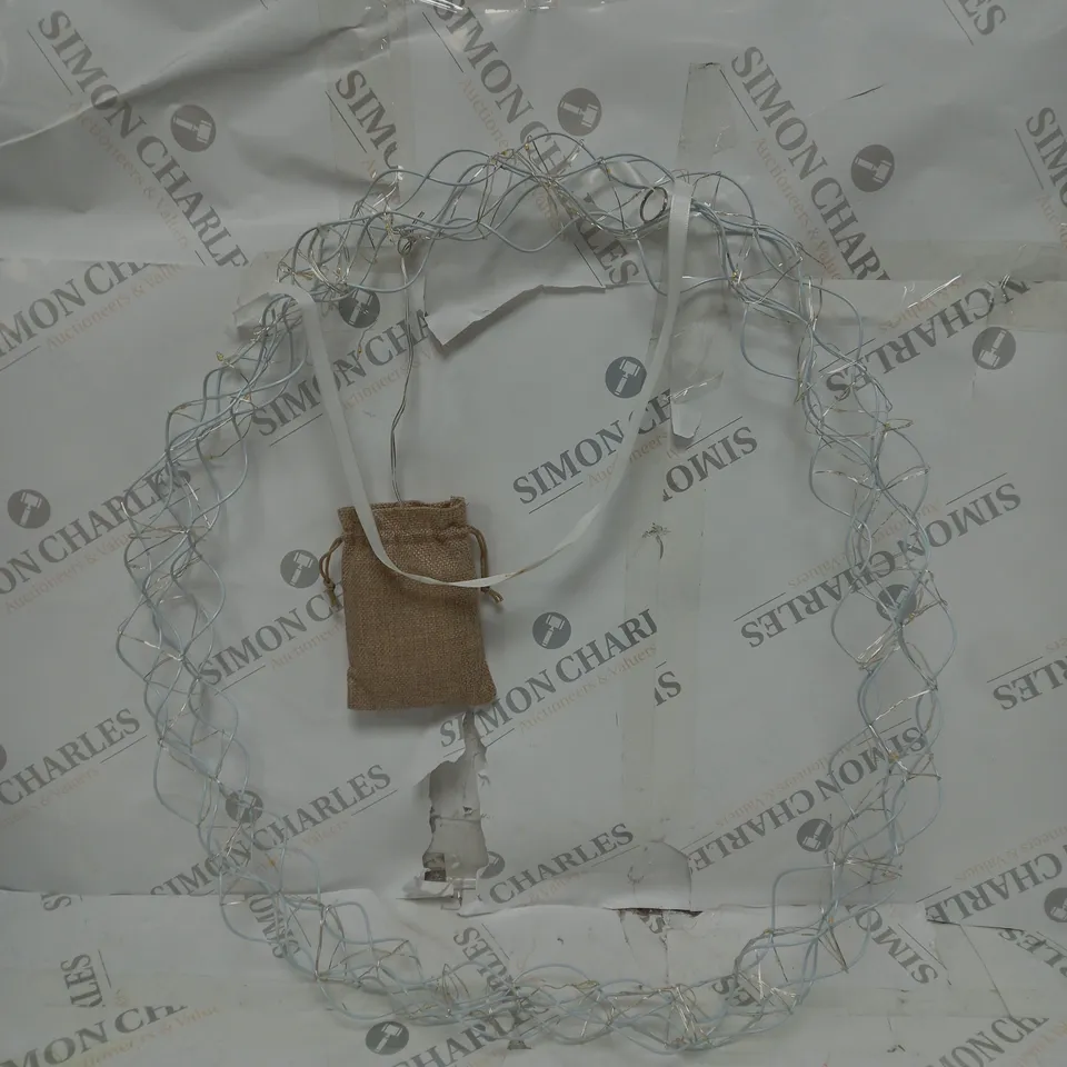 OUTLET K BY KELLY HOPPEN LED LIGHT UP WREATH
