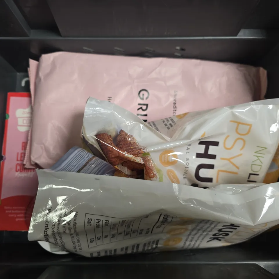 APPROXIMATELY 7 ASSORTED FOOD ITEMS TO INCLUDE - M&S BEAR HUGS FROM ME TO YOU CHOCOLATE , HUSK , GRIND DARK BLEND ETC