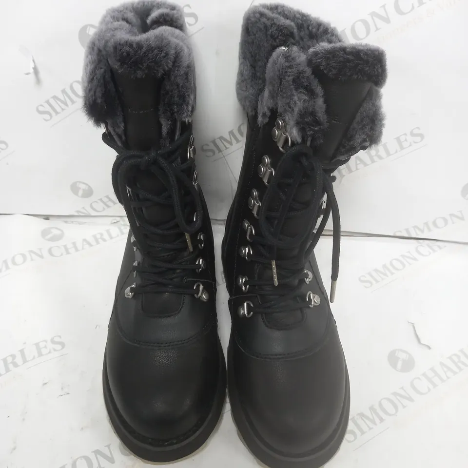 BOXED EMU AUSTRALIA COMORO LEATHER BOOT BLACK SIZE 5