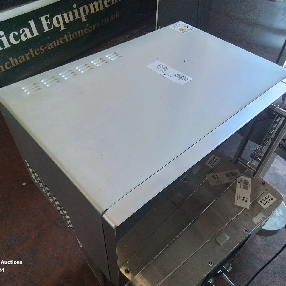 KENWOOD 1400W MICROWAVE AND GRILL OVEN (POWERS ON)