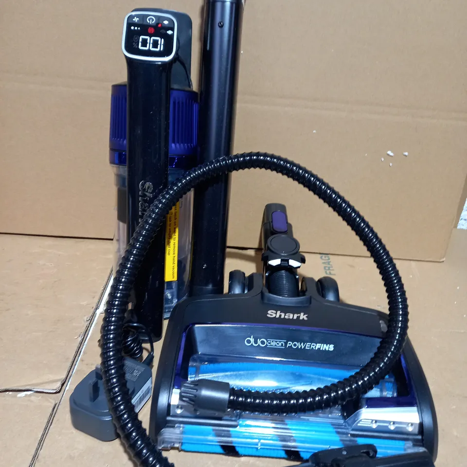 SHARK COMPLETE HOME CORDLESS STICK VACUUM