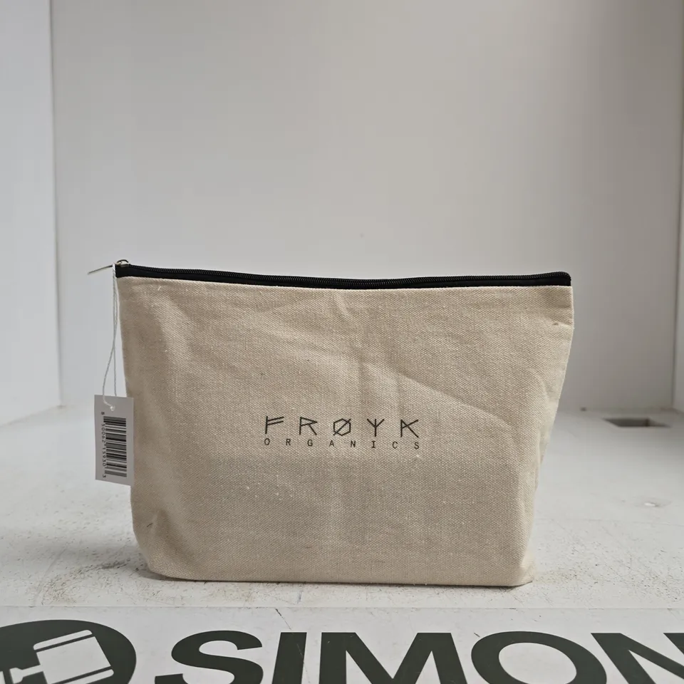 FRØYA ORGANICS SKINCARE SET – 4 TRAVEL JARS + POUCH
