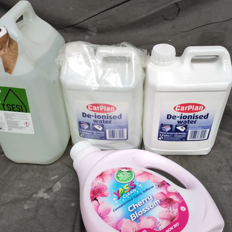 APPROXIMATELY 4 ASSORTED HOUSEHOLD LIQUID PRODUCTS TO INCLUDE DE-IRONISED WATER, FABRIC SOFTENER, WASHING UP LIQUID ETC