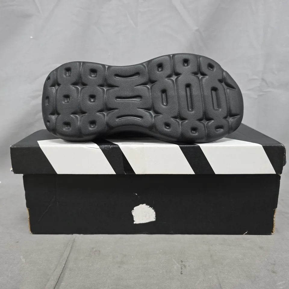 BOXED PAIR OF ADIDAS TENSAUR COMFORT KID'S SHOES IN BLACK SIZE UK 13K