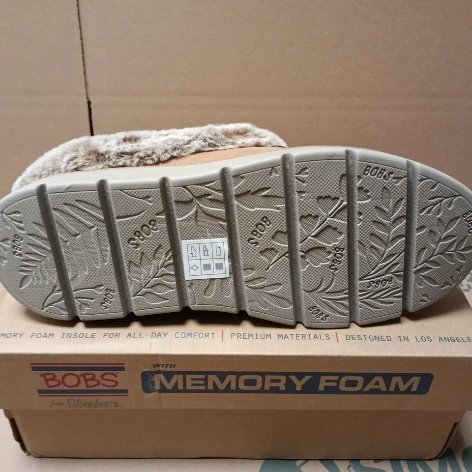 BOXED PAIR OF SKECHERS WOMEN'S KEEPSAKES LITE COZY BLEND SLIPPERS - UK 5