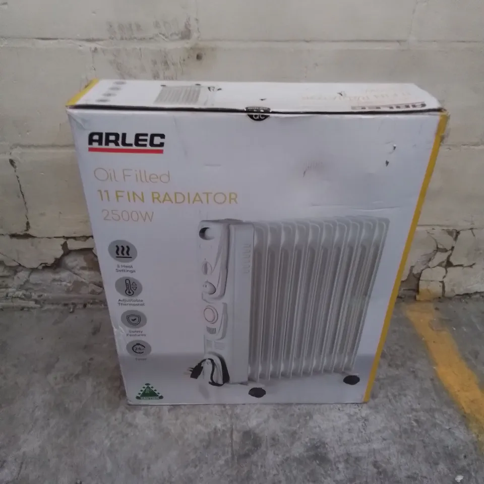 BOXED ARLEC OIL FILLED 11 FIN RADIATOR 2500W 