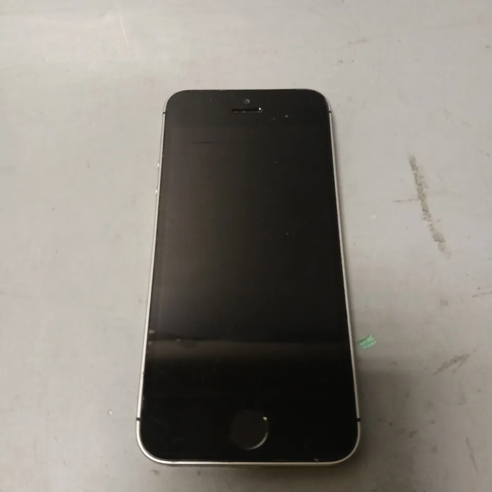 BOXED APPLE IPHONE SE SMARTPHONE 