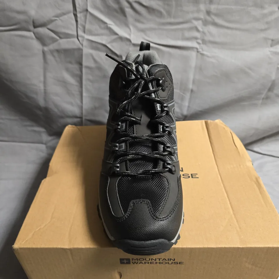 BOXED PAIR OF MOUNTAIN WAREHOUSE OSCAR 2 KIDS WALKING BOOTS - UK SIZE 5