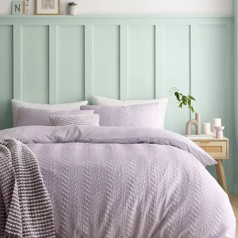 CATHERINE LANSFIELD HEATSET WAVE DUVET SET - LILAC KING SIZE