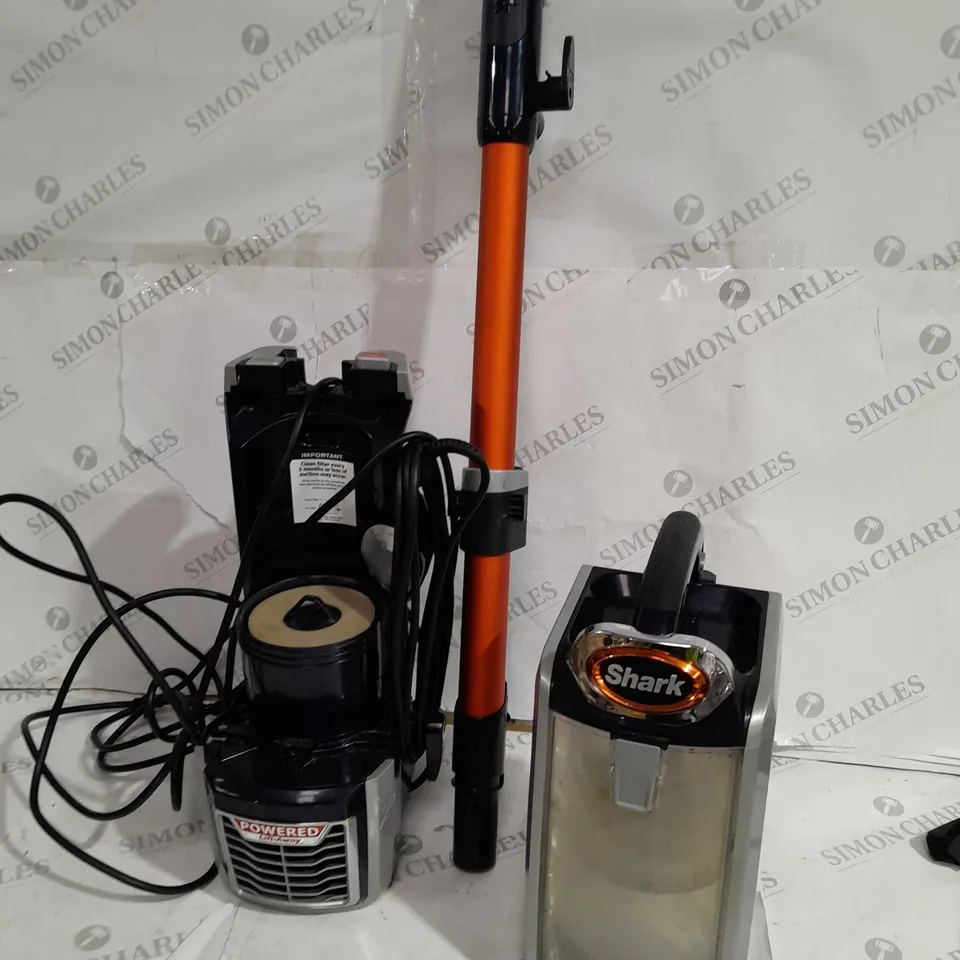 SHARK ANTI HAIR WRAP UPRIGHT VACUUM CLEANER
