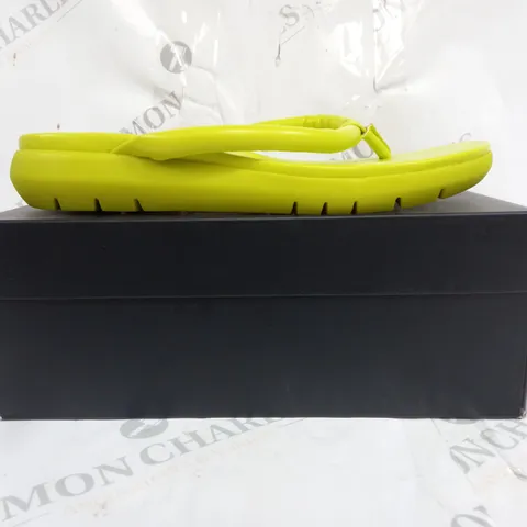 BOXED PAIR OF NATURALIZER SANDALS IN NEON YELLOW SIZE 6