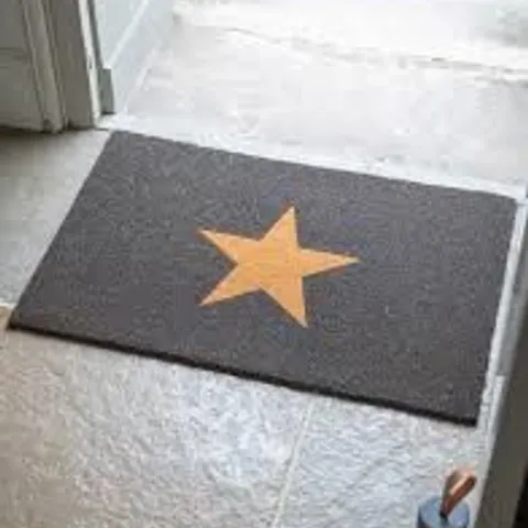 BOXED STAR DOORMAT LARGE CHARCOAL