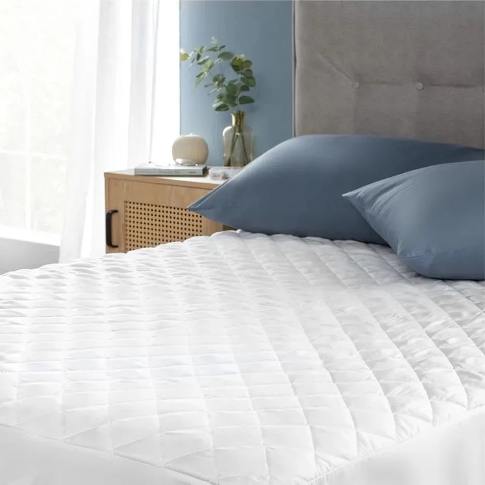 BAGGED SILENTNIGHT SUPERSOFT WATERPROOF MATTRESS PROTECTOR // SIZE: KING (1 ITEM)