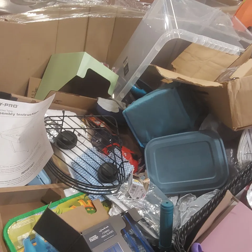 PALLET CONTAINING A VERY LARGE QUANTITY OF ASSORTED CONSUMER PRODUCTS INCLUDING: HIGHBALL GLASSES, RUBIK'S CUBE, DISCO BALL ECT