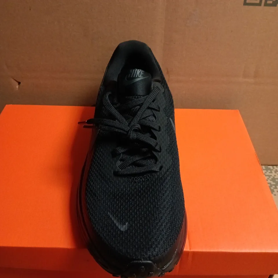 BOXED PAIR OF NIKE REVOLUTION 8 WOMEN'S RUNNING SHOES –UK SIZE 8.5