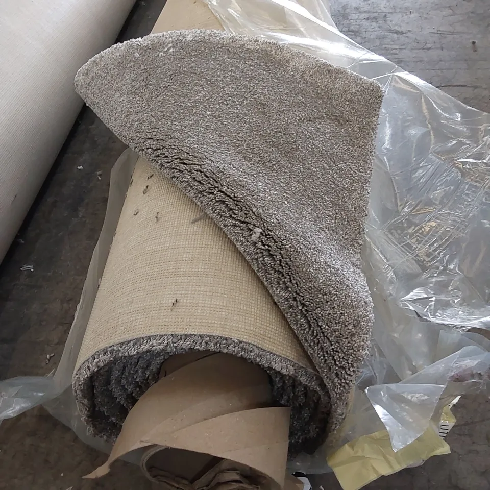 ROLL OF QUALITY ULTIMATE IMPRESSIONS HARBOUR CARPET // SIZE: 5 X 4m