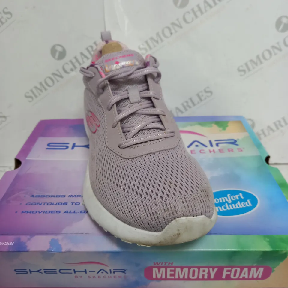BOXED SKETCHERS MEMORY FOAM SHOES - SIZE 6.5