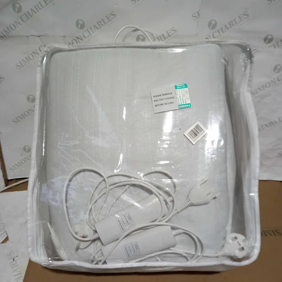 DESIGNER WHITE HEATED THROW - SIZE UNSPECIFIED 