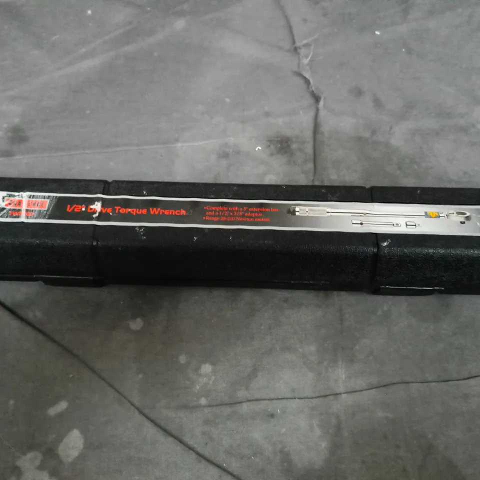 1/2-INCH DRIVE TORQUE WRENCH SET IN BLACK CASE