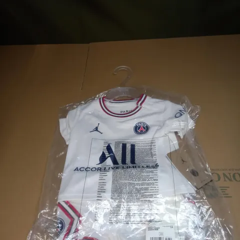 CHILDRENS UNISEX PSG FOOTBALL KIT SIZE 3-6 MONTHS