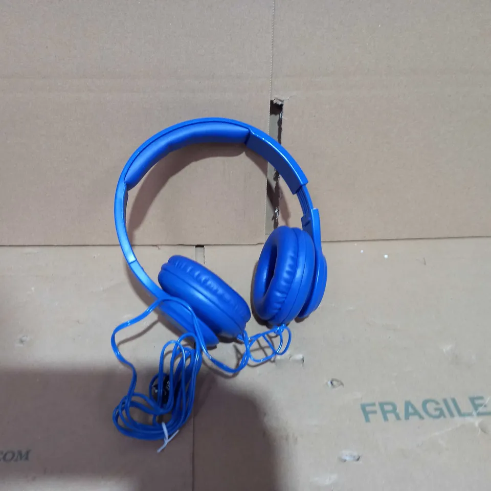 WIRED HEADPHONES