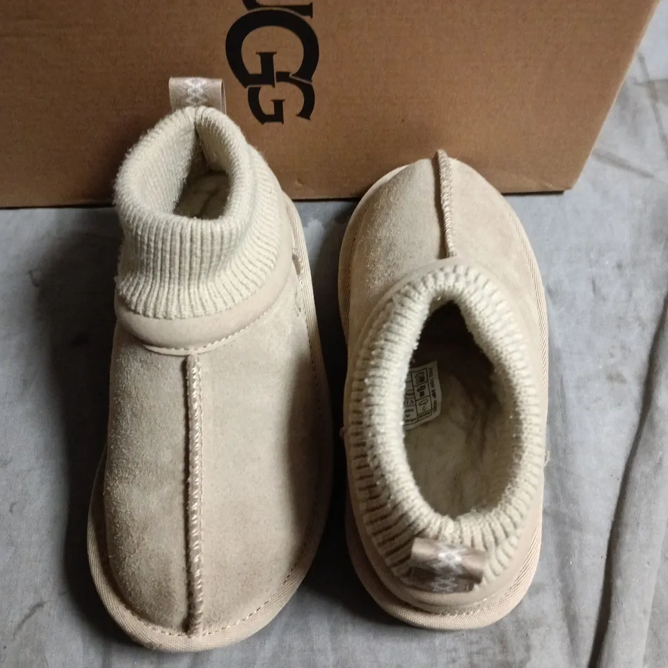UGG ULTRA STRETCH CUFF SUEDE BOOTS – BEIGE, UK 10