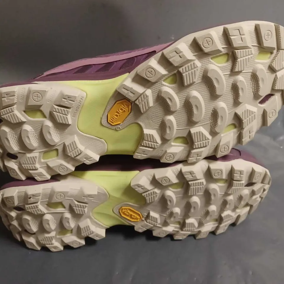 BOXED PAIR OF MERRELL MOAB SPEED 2 GTX TRAINERS IN MAUVE - UK 7