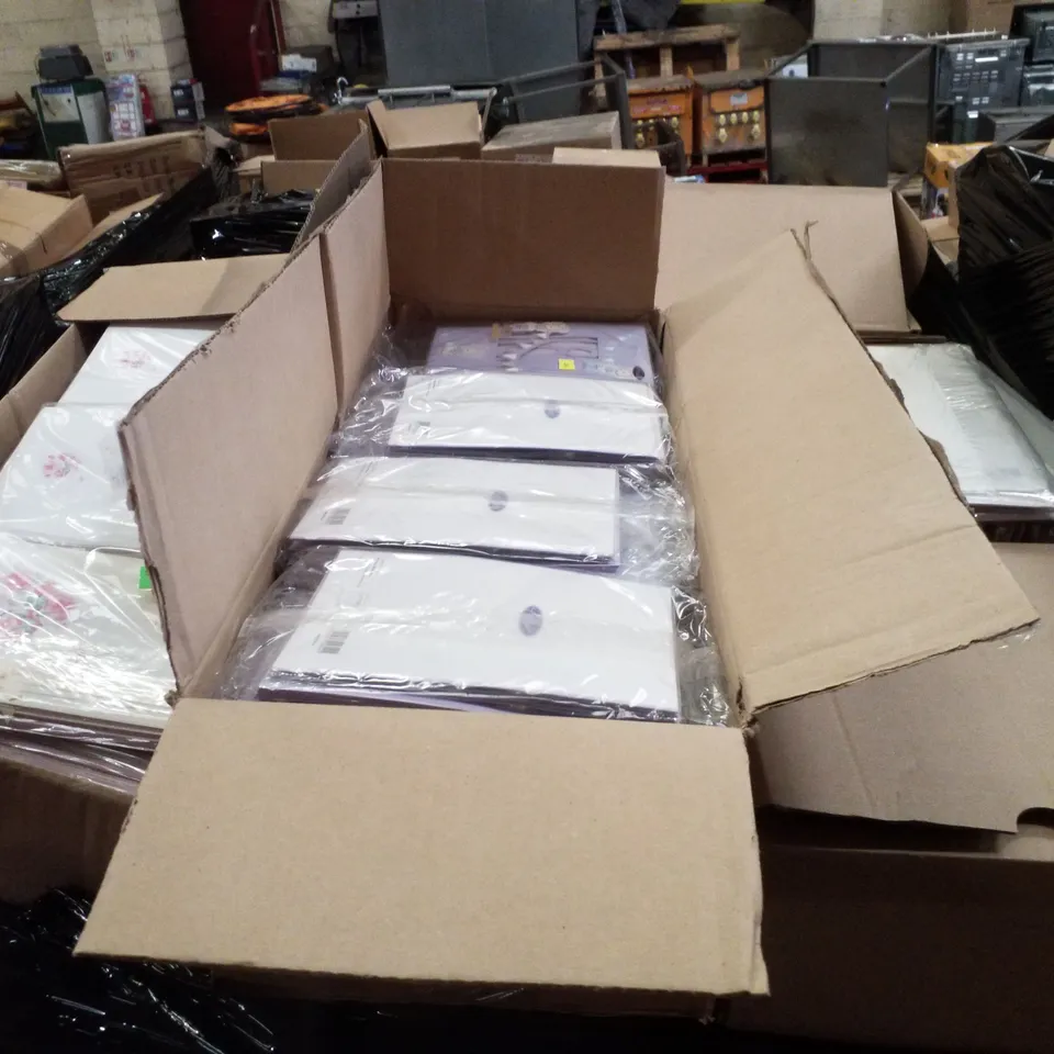 PALLET CONTAINING LARGE QUANTITY OF ASSORTED GREETINGS CARDS