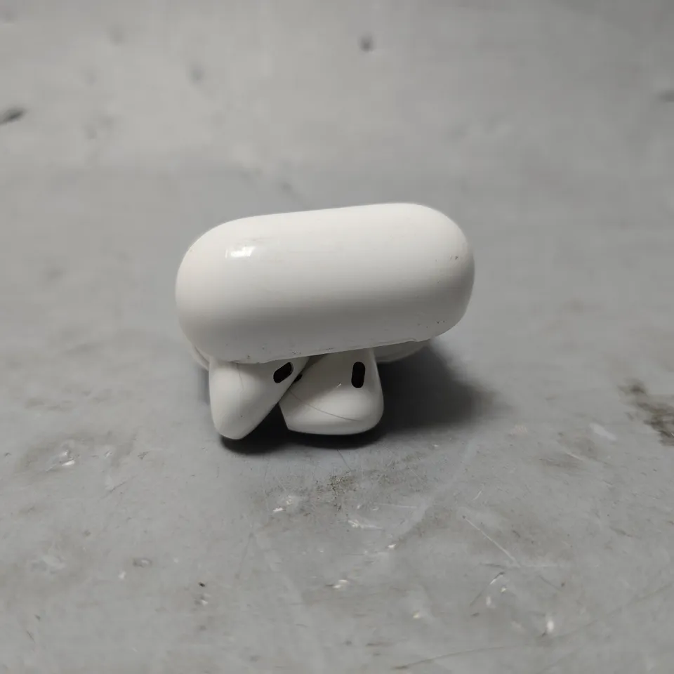 APPLE AIRPOD WITH CHARGING CASE - A1602