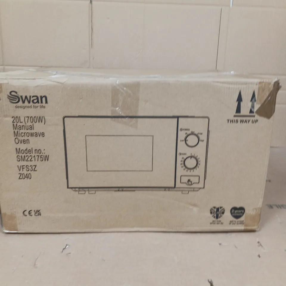 BOXED SWAN 20L 700W MANUAL MICROWAVE IN WHITE - COLLECTION ONLY