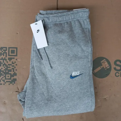 NIKE STANDARD FIT TAPERED LEG SWEATPANTS IN GREY SIZE SMALL