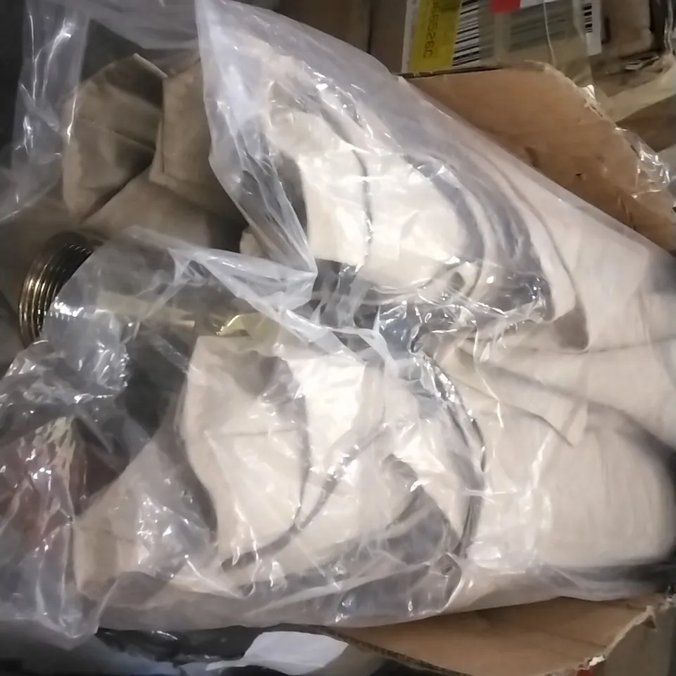 BOXED 2.7M TRADITIONAL PARASOL 
