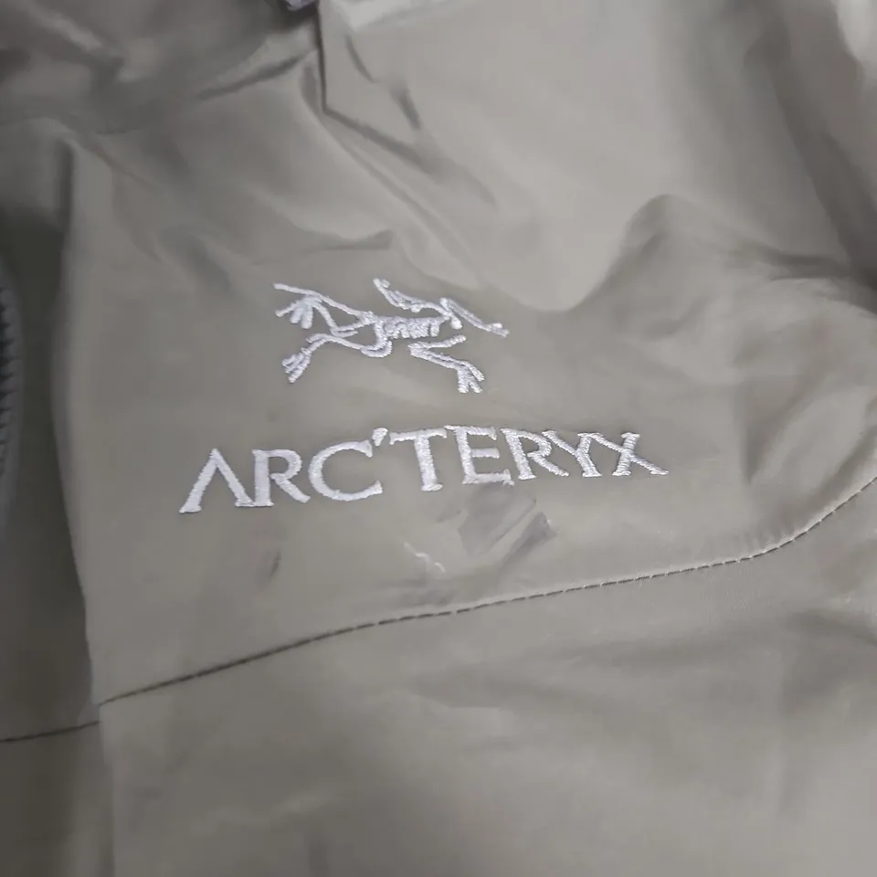 ARC'TERYX HOODED JACKET – LIGHTWEIGHT OUTERWEAR (UK XS)
