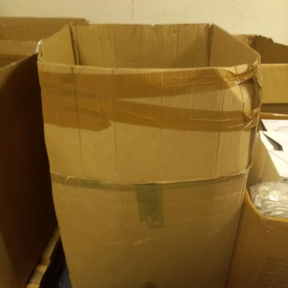 ONE LOT TO CONTAIN A VERY LARGE QUANTITY OF APPROXIMATELY 150 LIGHTBULBS, BRANDS AND SPECIFICATIONS MAY VARY - collection only