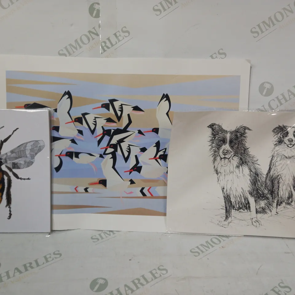 BOX OF APPROXIMATELY 10 ASSORTED ANIMAL THEMED ARTWORK ITEMS TO INCLUDE BEE ART PRINT, DOG SKETCH ART PRINT, ETC