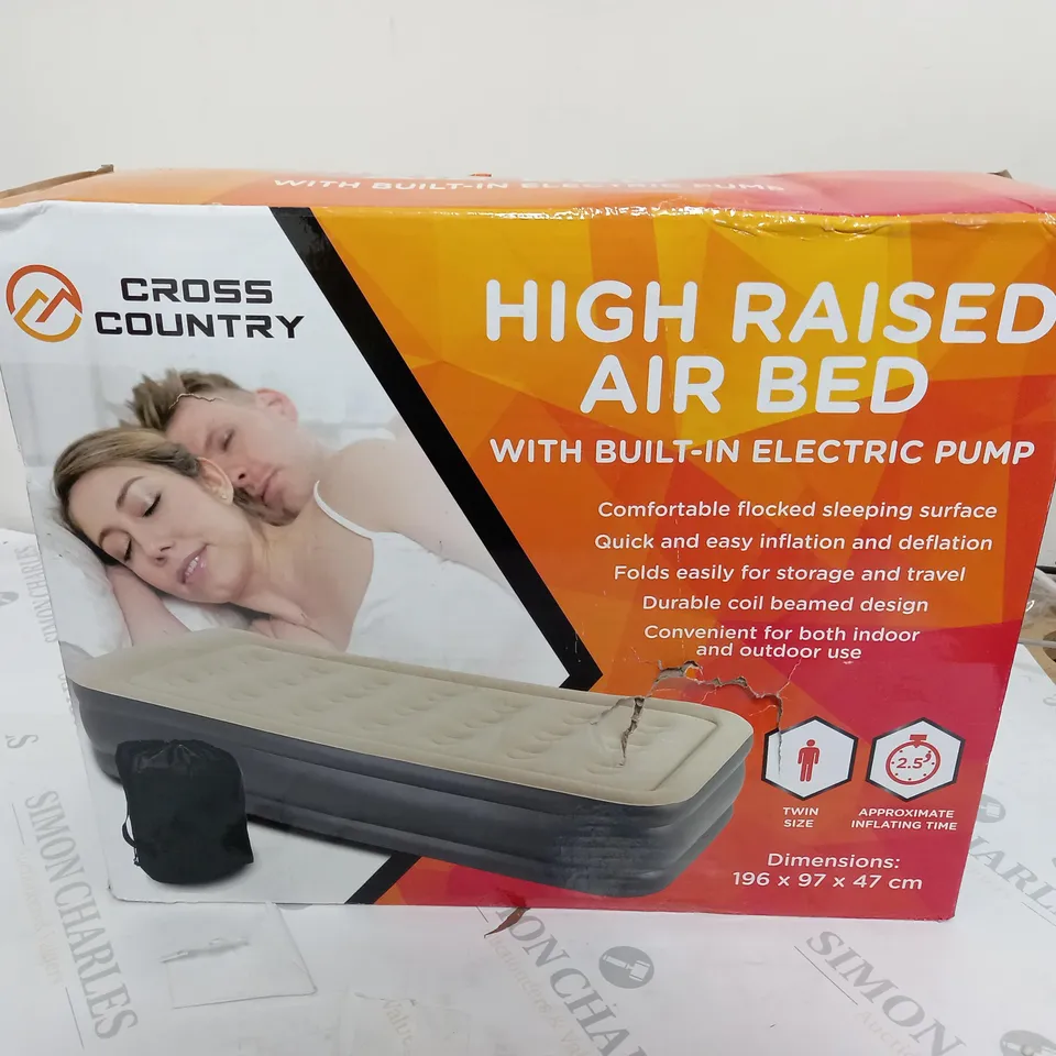 BOXED CROSS COUNTRY HIGH RAISED AIR BED WITH PUMP