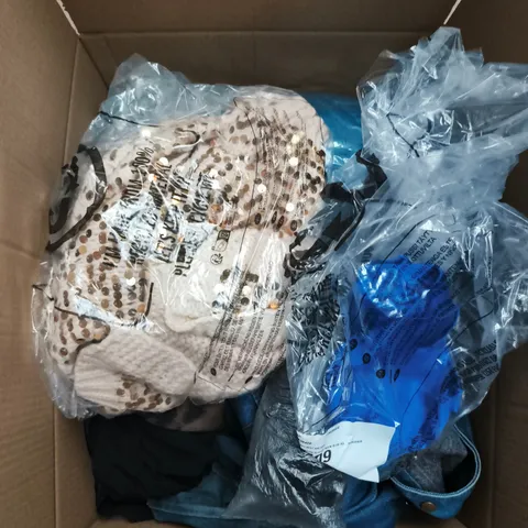 LARGE BOX OF APPROXIMATELY 25 ASSORTED CLOTHING ITEMS IN VARIOUS COLOURS, STYLES AND SIZES - COLLECTION ONLY