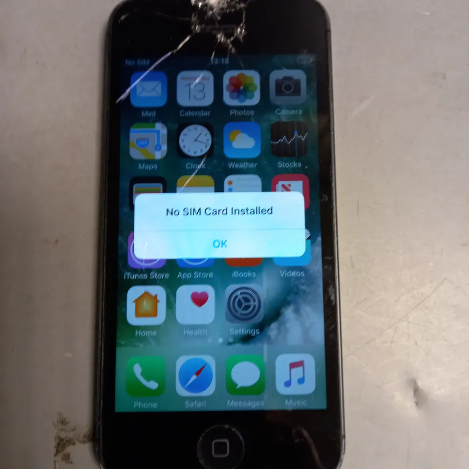 APPLE IPHONE 5 MOBILE PHONE GREY